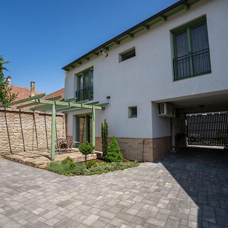 Jokai Apartman Dunafoldvar ภายนอก รูปภาพ