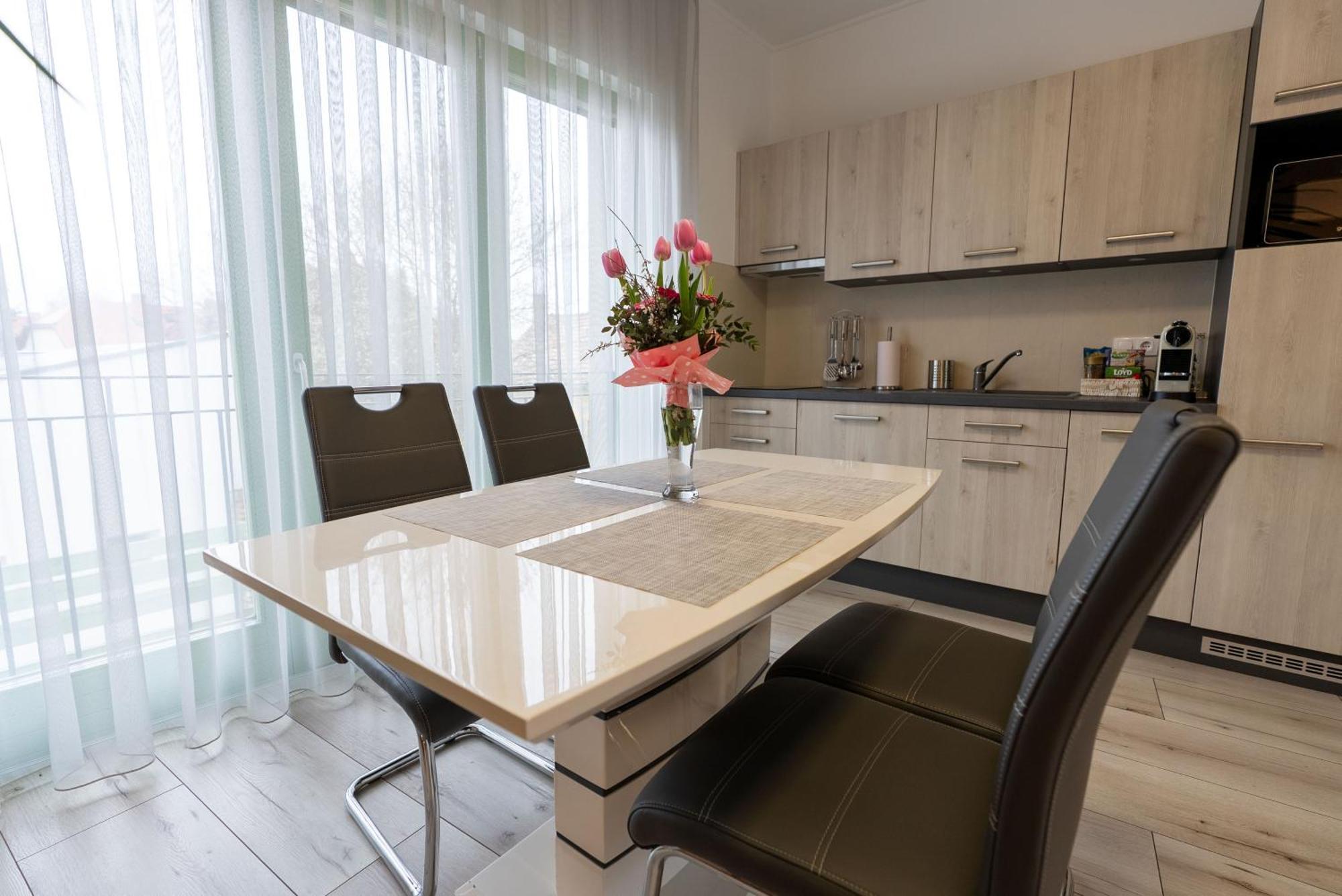 Jokai Apartman Dunafoldvar ภายนอก รูปภาพ