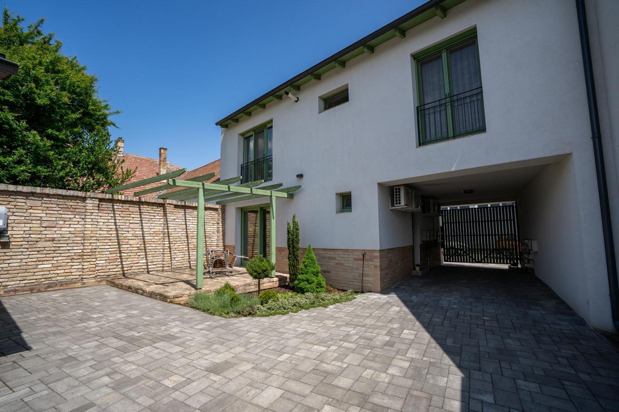 Jokai Apartman Dunafoldvar ภายนอก รูปภาพ
